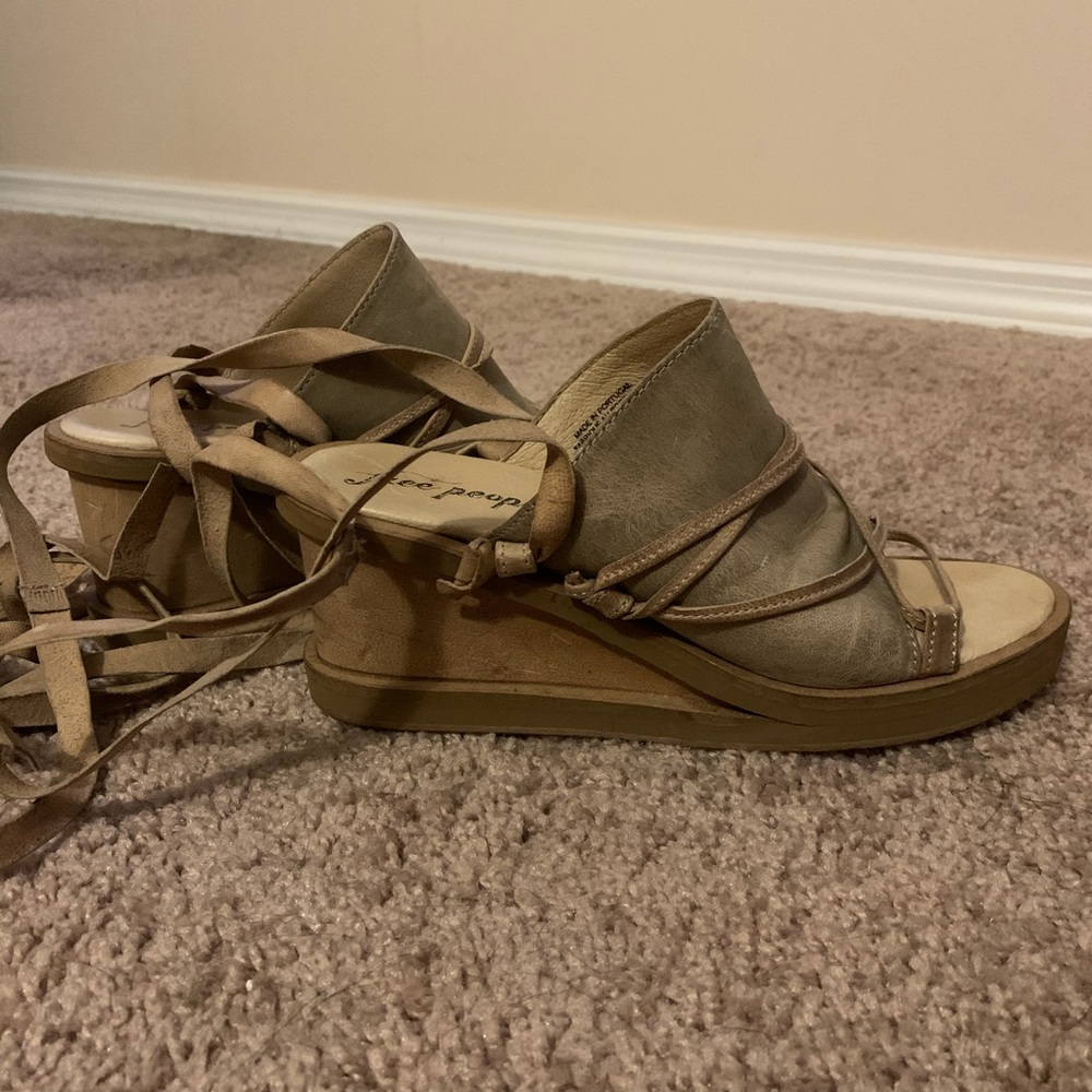 Fee People Tie Wedges